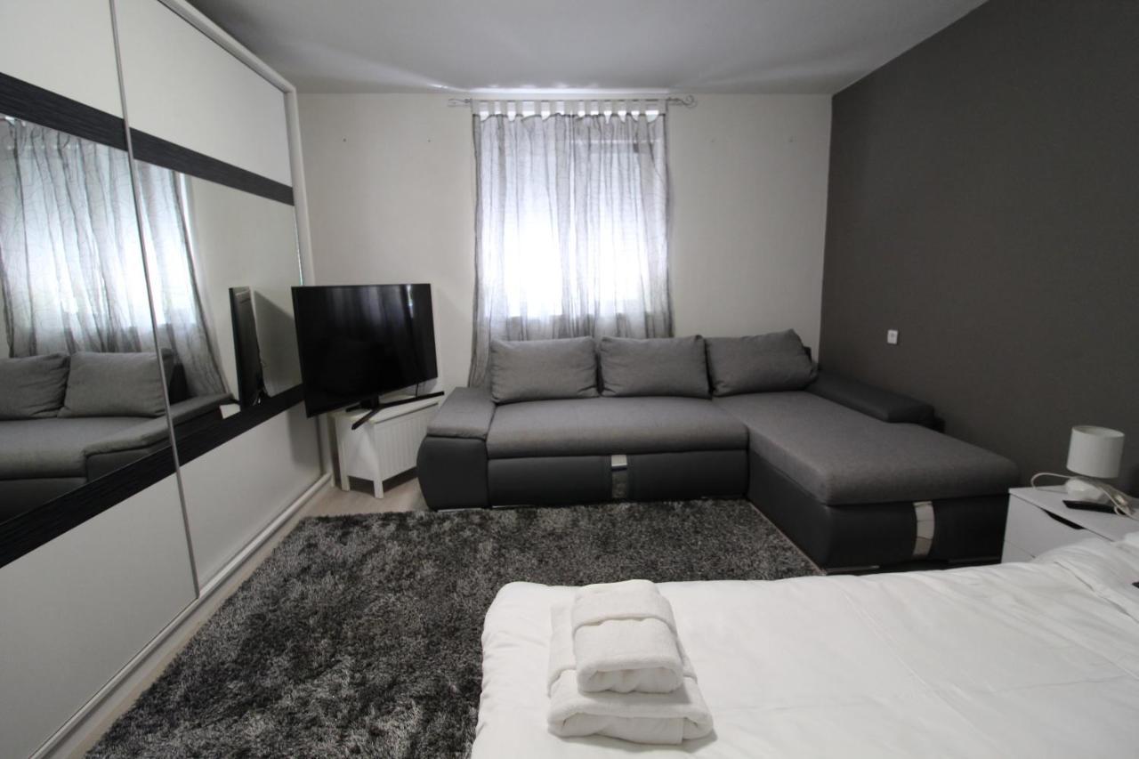 Apartment Matijas, 3 Bedroom Apt With Terrace And Parking Split Exterior photo