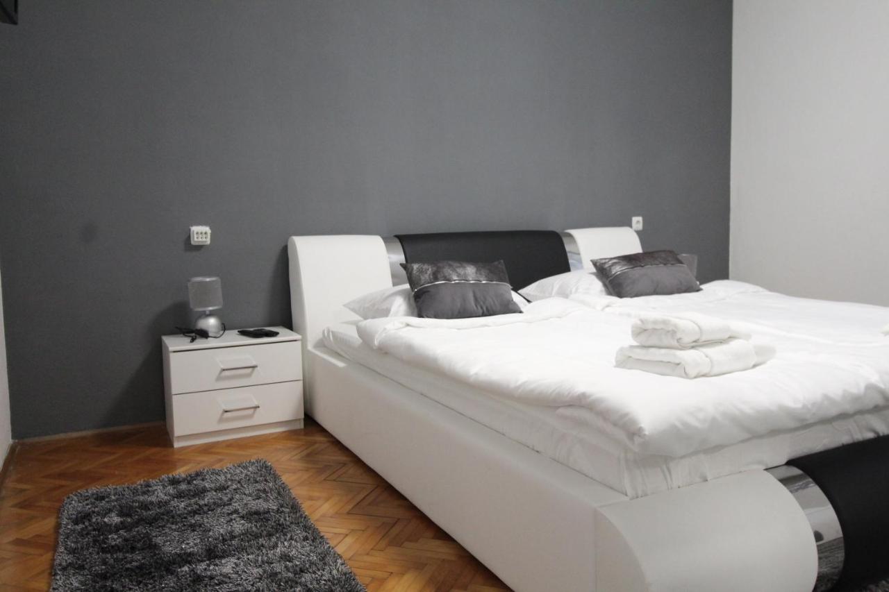 Apartment Matijas, 3 Bedroom Apt With Terrace And Parking Split Exterior photo